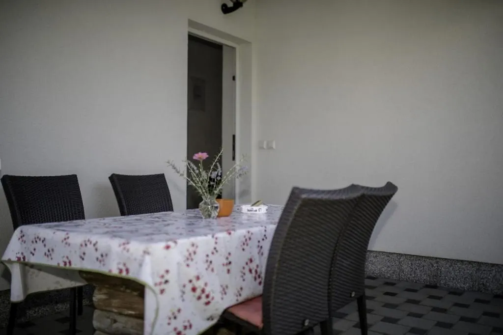 Apartment In Lopar With Terrace, Air Conditioning, Wifi, Dishwasher